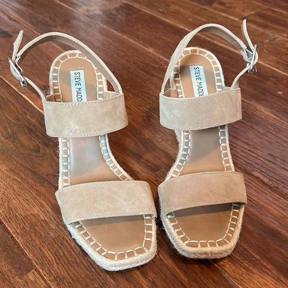 Steve Madden Renders Wedge sandal